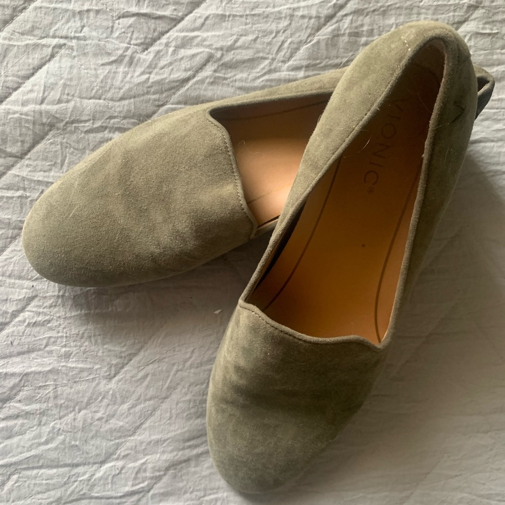 Vionic Green Suede Flats Minimalist Design